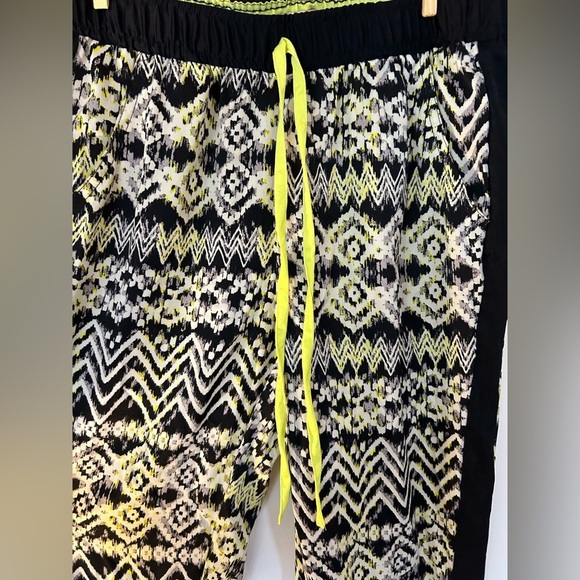 Vera Wang Pants - Picture 2 of 5